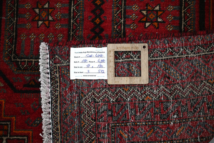 red Accent rug 3' 0" x 5' 11"
