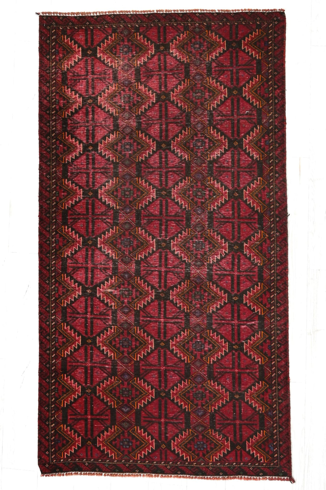 red Accent rug 3' 3" x 6' 3"