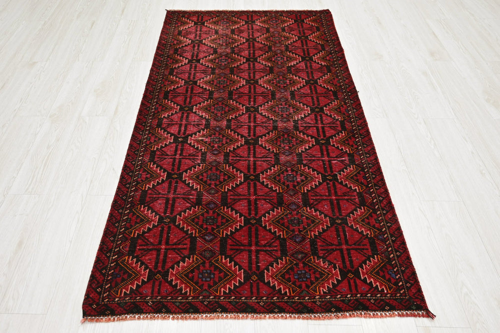 red Accent rug 3' 3" x 6' 3"