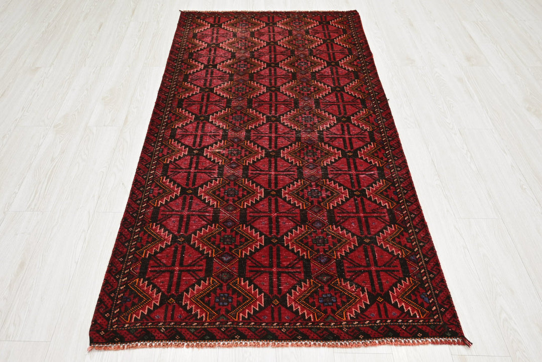 red Accent rug 3' 3" x 6' 3"