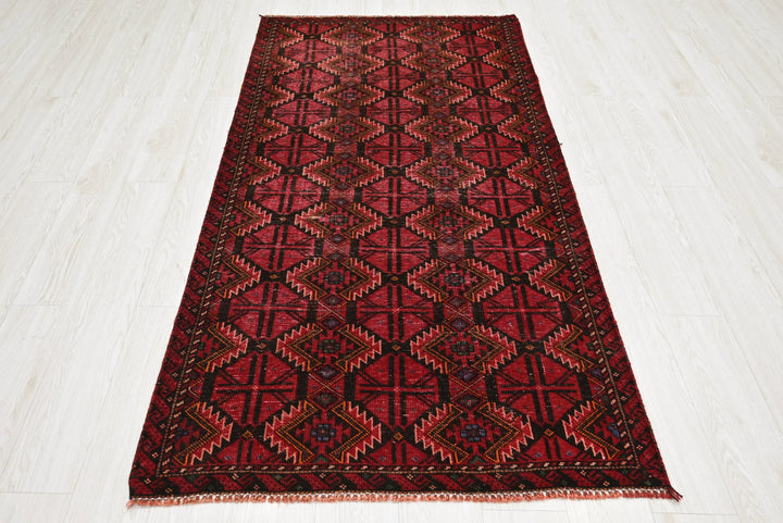 red Accent rug 3' 3" x 6' 3"