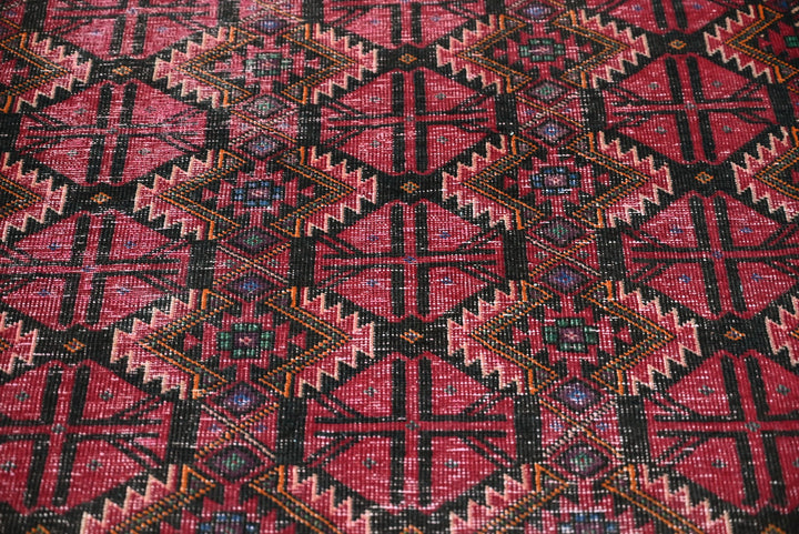 red Accent rug 3' 3" x 6' 3"