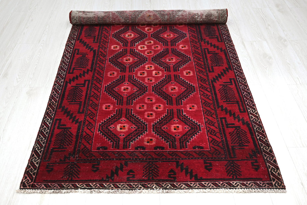 red Medium rug 3' 7" x 7' 1"