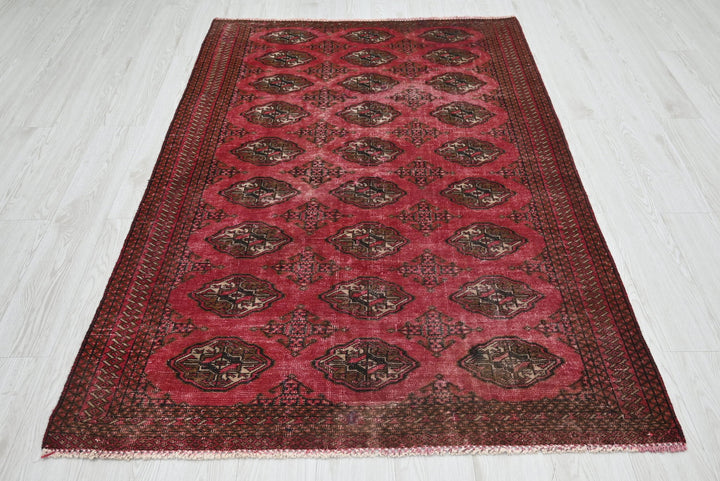 red Accent rug 4' 1" x 6' 2"