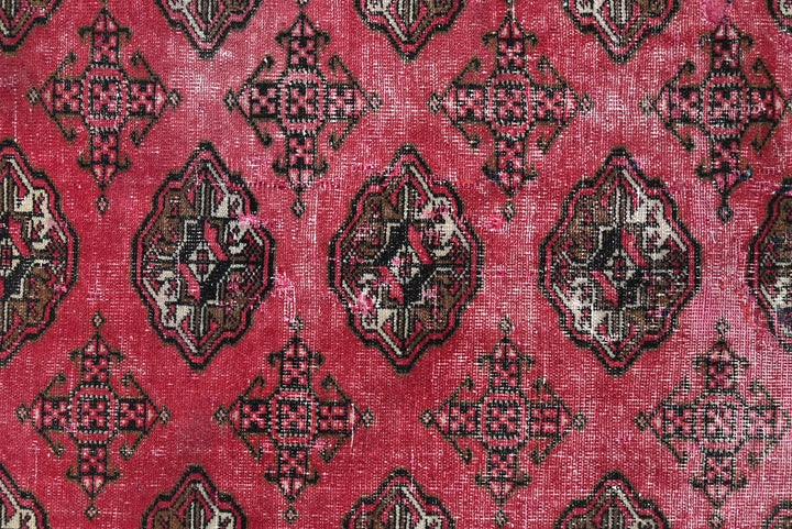 red Accent rug 4' 1" x 6' 2"