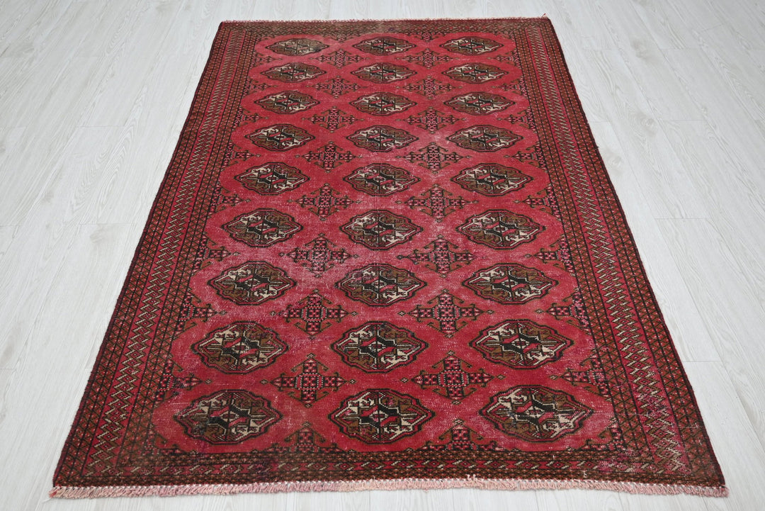 red Accent rug 4' 1" x 6' 2"