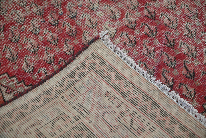 red Accent rug 4' 0" x 6' 4"