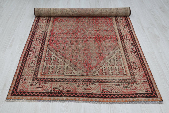 red Accent rug 4' 0" x 6' 4"