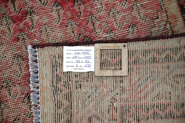 red Accent rug 4' 0" x 6' 4"