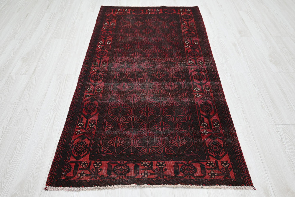 red Accent rug 3' 1" x 6' 0"