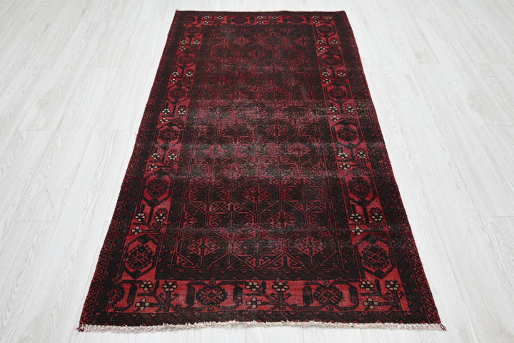 red Accent rug 3' 1" x 6' 0"