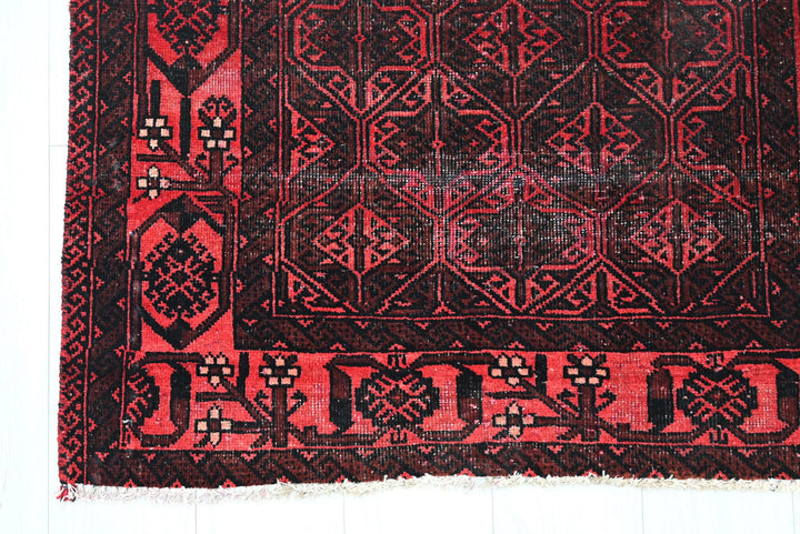red Accent rug 3' 1" x 6' 0"