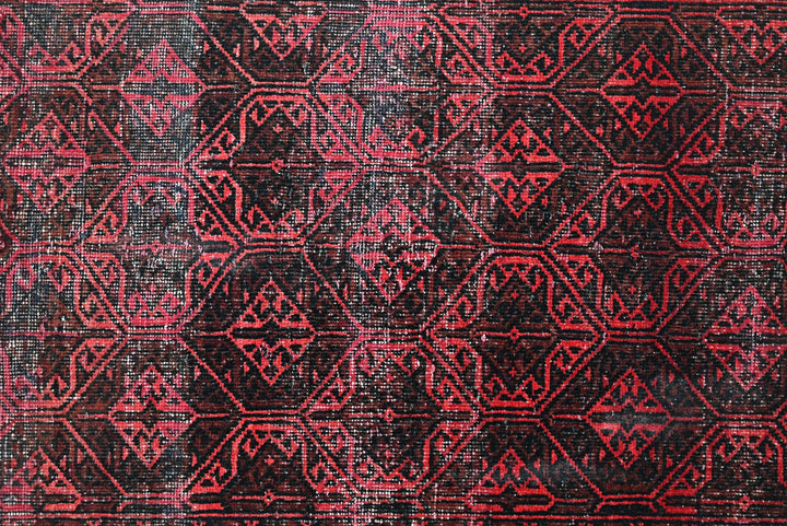 red Accent rug 3' 1" x 6' 0"
