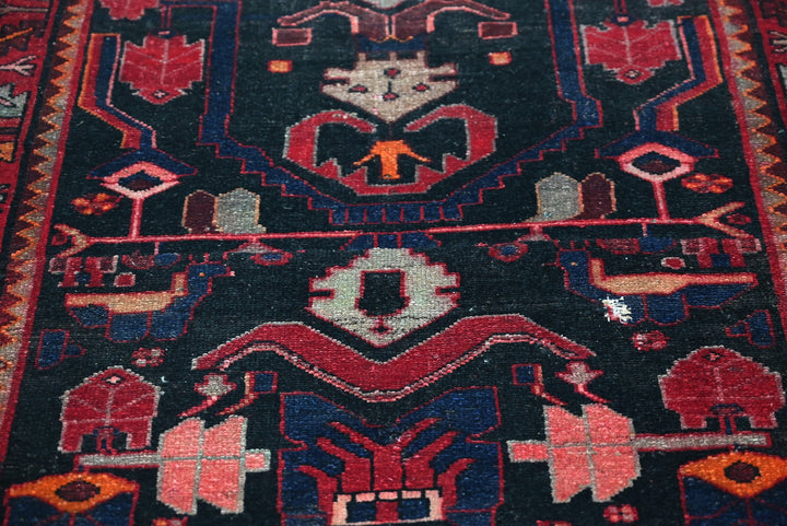black Accent rug 3' 6" x 6' 0"
