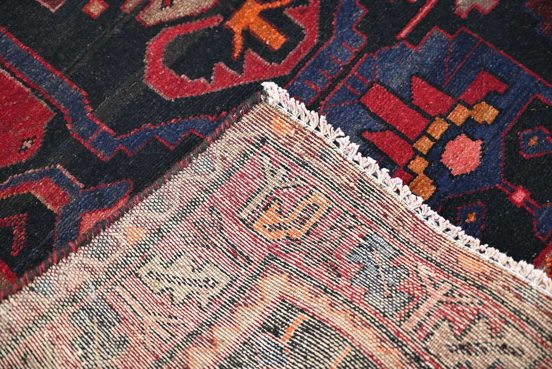 black Accent rug 3' 6" x 6' 0"