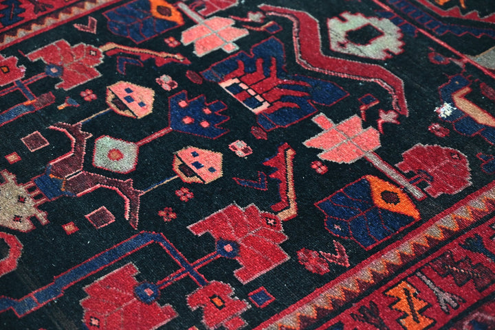 black Accent rug 3' 6" x 6' 0"