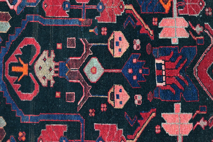 black Accent rug 3' 6" x 6' 0"