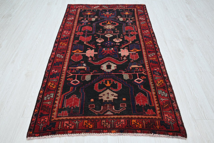 black Accent rug 3' 6" x 6' 0"