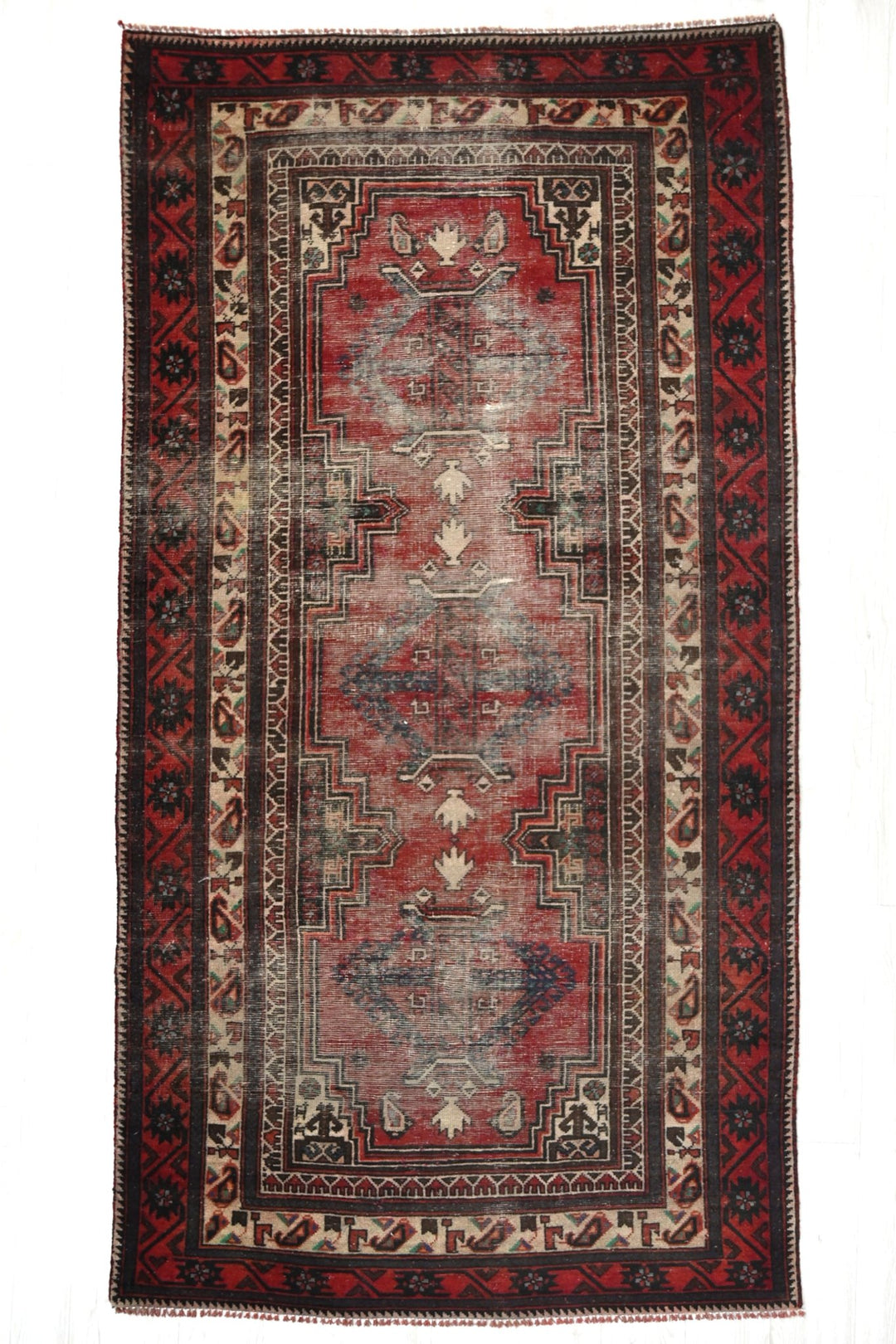 red Medium rug 4' 1" x 8' 1"