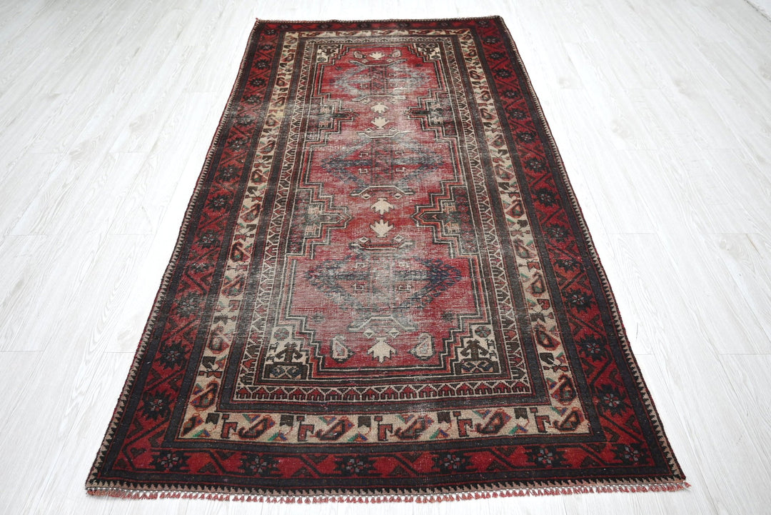 red Medium rug 4' 1" x 8' 1"