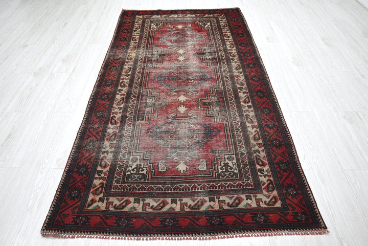red Medium rug 4' 1" x 8' 1"
