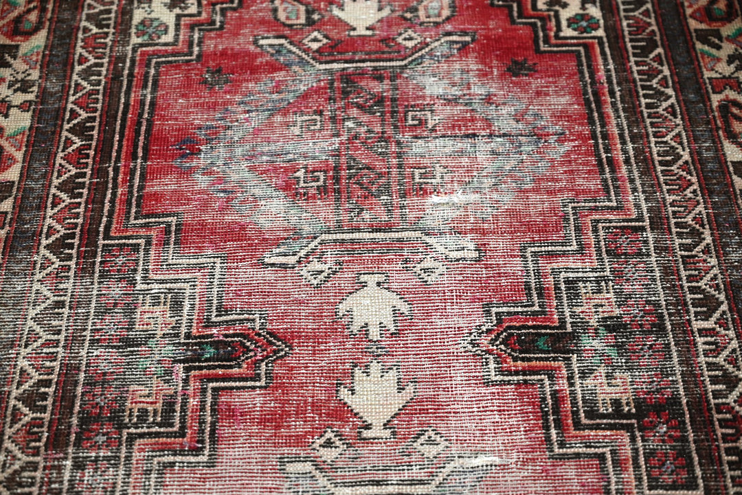 red Medium rug 4' 1" x 8' 1"
