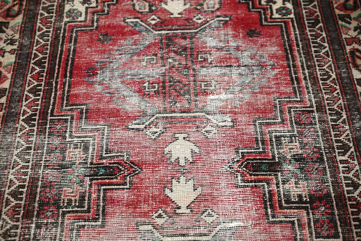 red Medium rug 4' 1" x 8' 1"