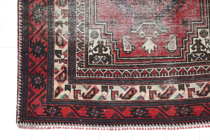 red Medium rug 4' 1" x 8' 1"