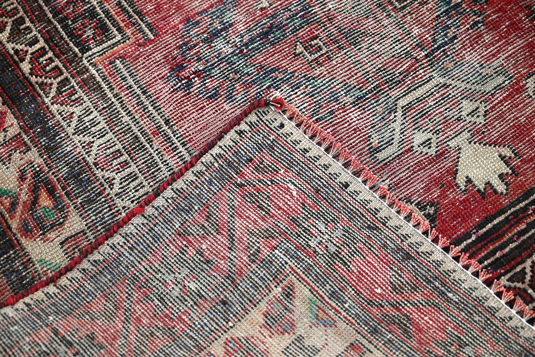 red Medium rug 4' 1" x 8' 1"