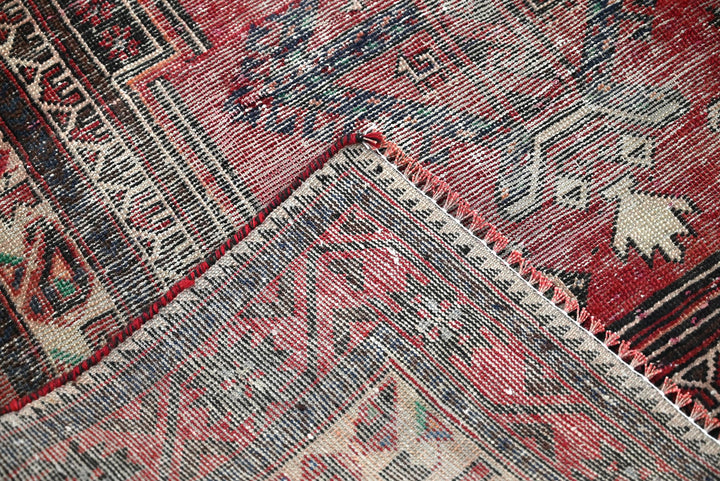red Medium rug 4' 1" x 8' 1"