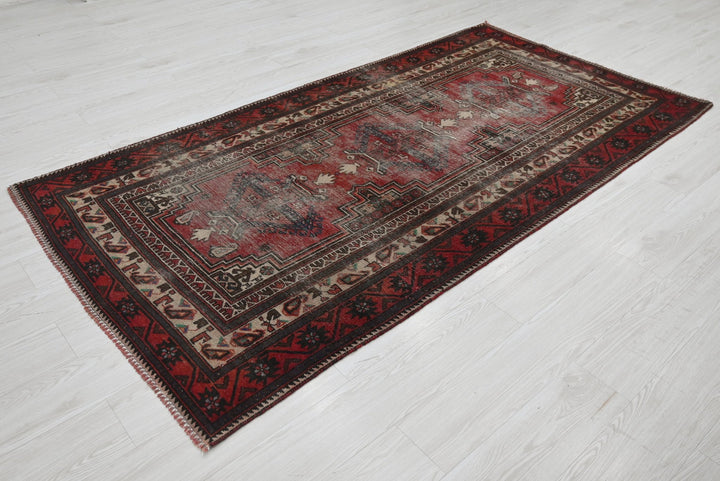 red Medium rug 4' 1" x 8' 1"