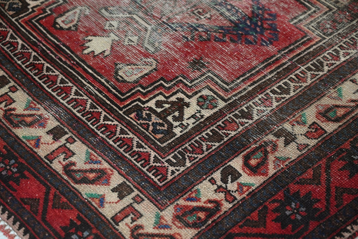 red Medium rug 4' 1" x 8' 1"