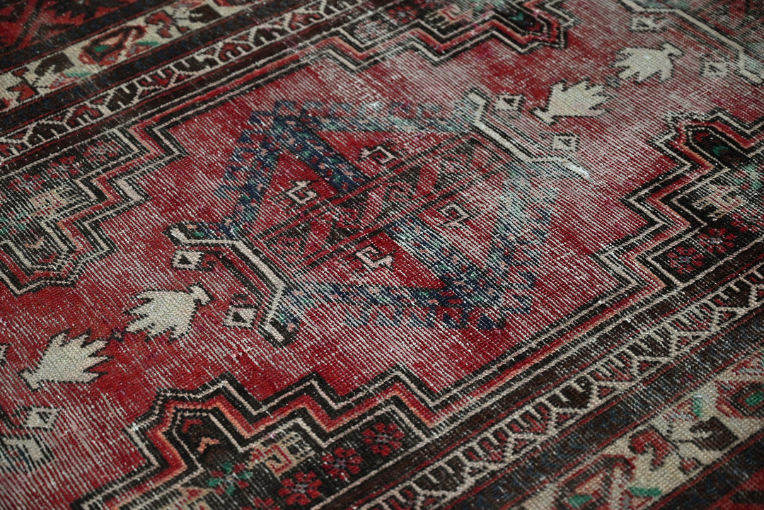 red Medium rug 4' 1" x 8' 1"