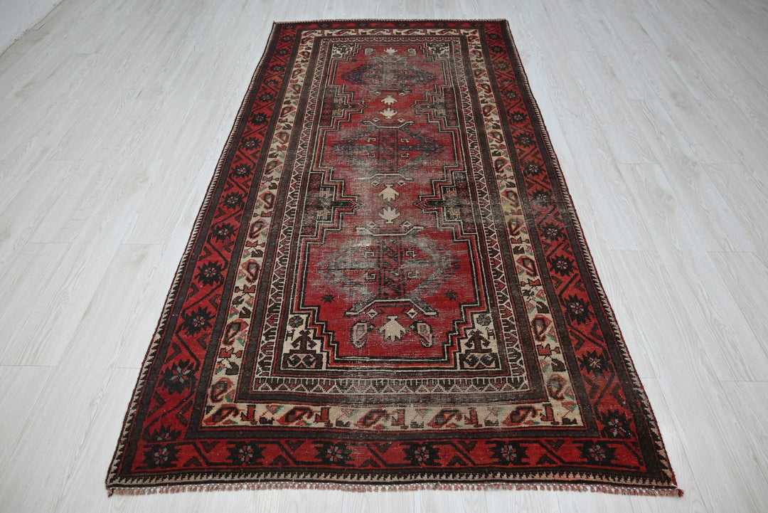 red Medium rug 4' 1" x 8' 1"