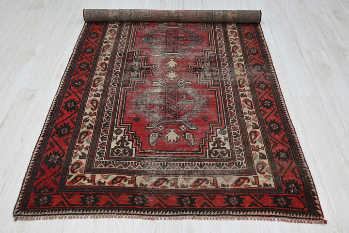 red Medium rug 4' 1" x 8' 1"