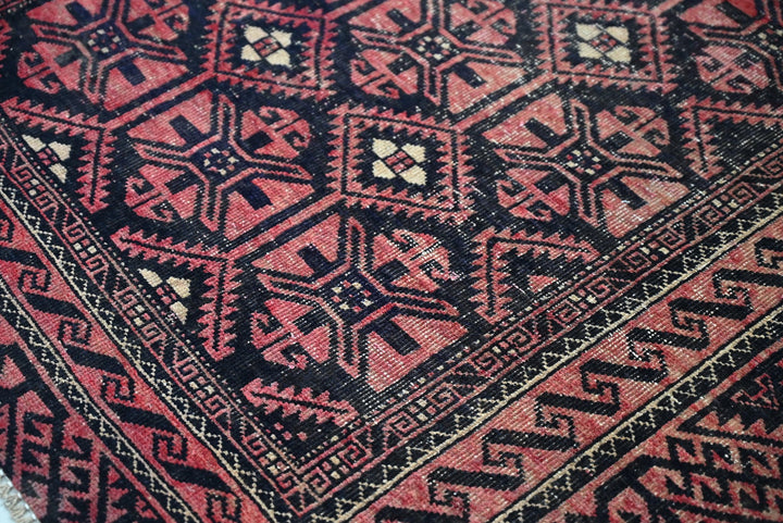 red Medium rug 3' 8" x 7' 10"