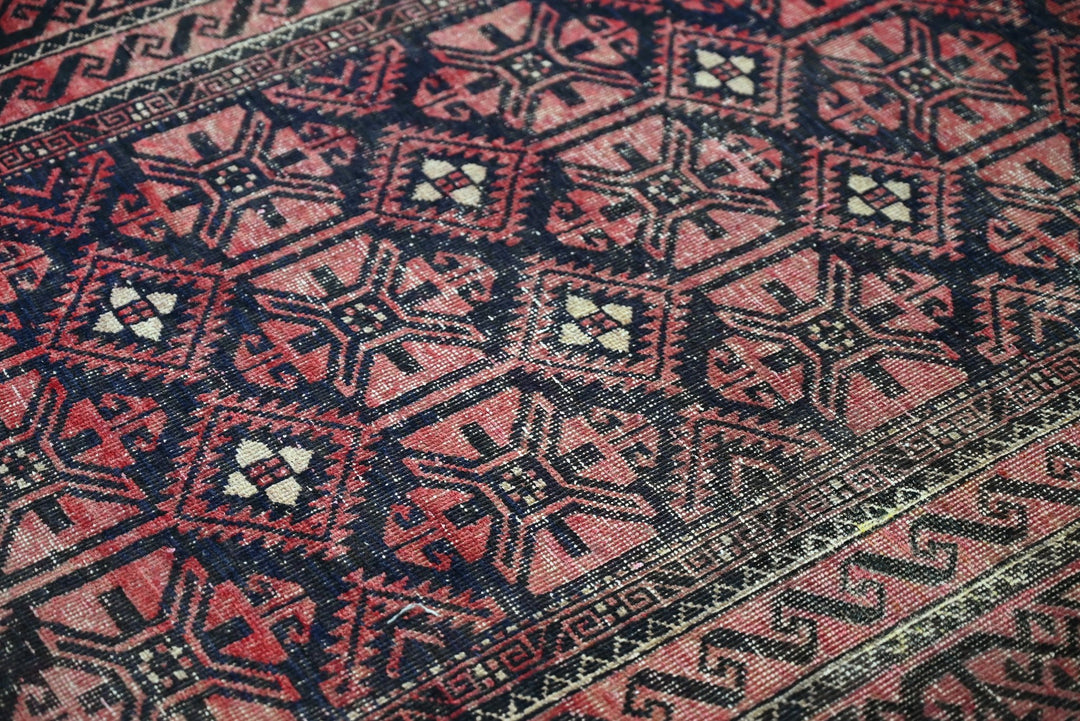 red Medium rug 3' 8" x 7' 10"