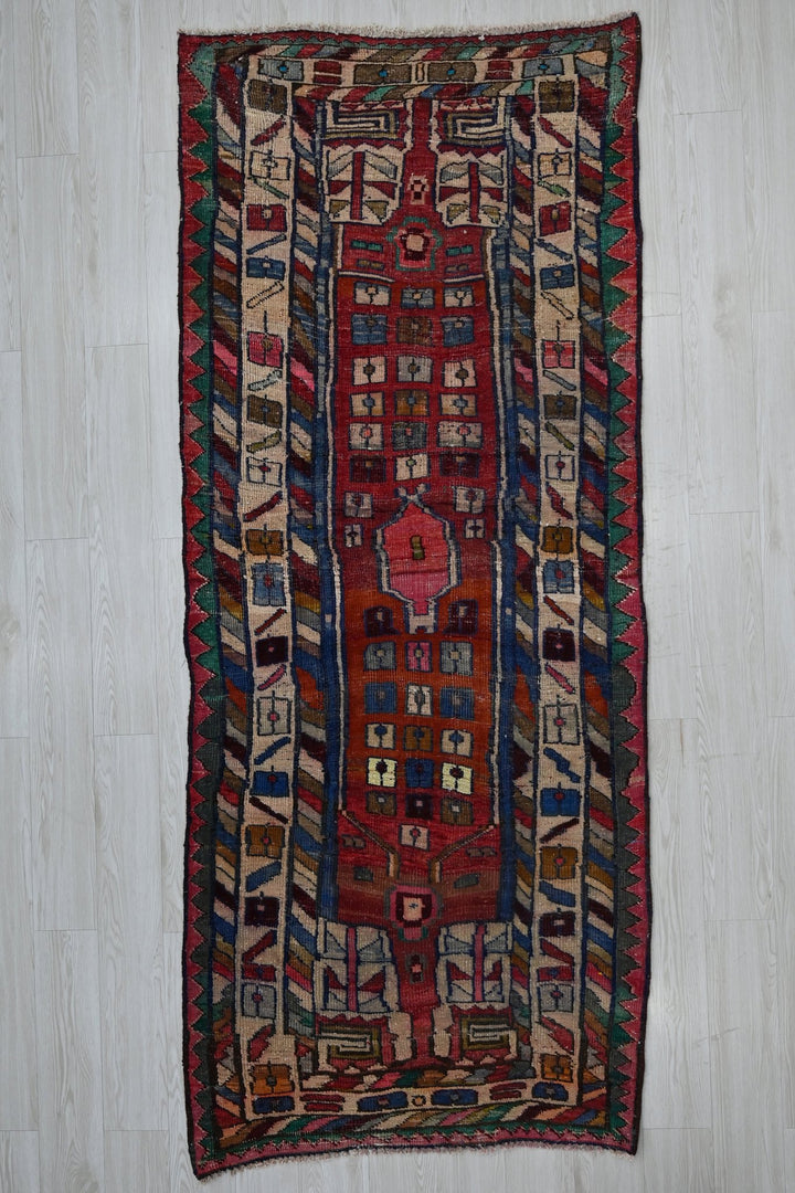 red Runner rug 3' 5" x 8' 4"