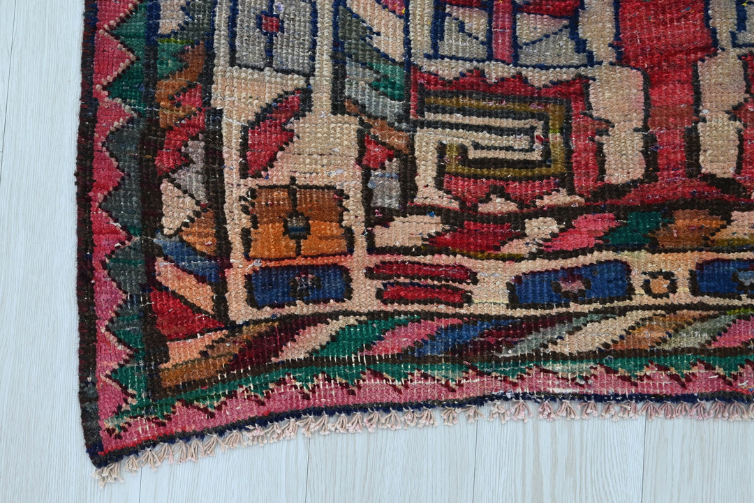 red Runner rug 3' 5" x 8' 4"
