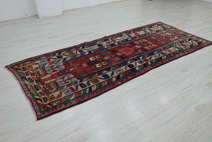 red Runner rug 3' 5" x 8' 4"
