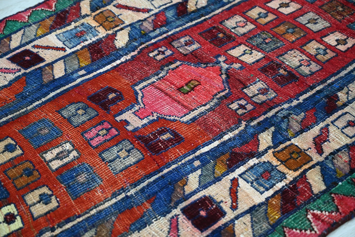red Runner rug 3' 5" x 8' 4"