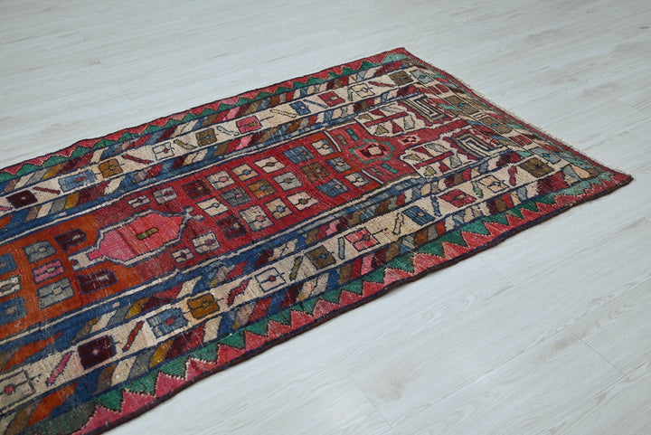 red Runner rug 3' 5" x 8' 4"