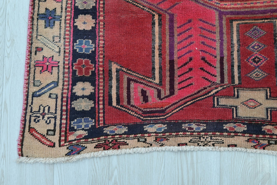 red Runner rug 3' 9" x 9' 6"