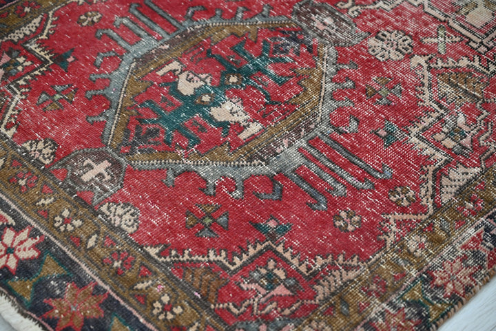 red Runner rug 2' 9" x 11' 7"