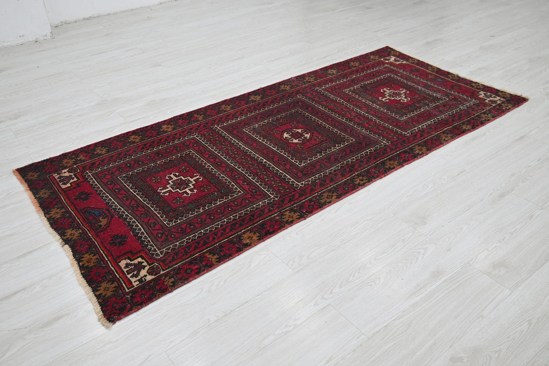 red Medium rug 3' 1" x 7' 3"