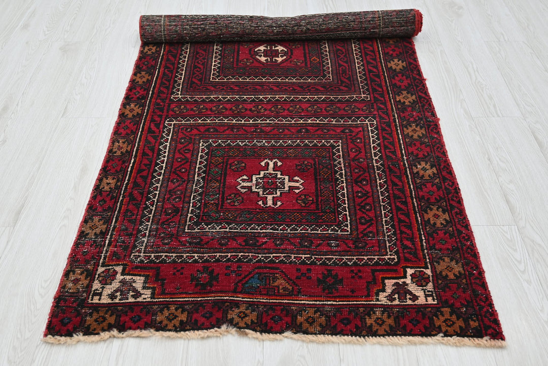 red Medium rug 3' 1" x 7' 3"