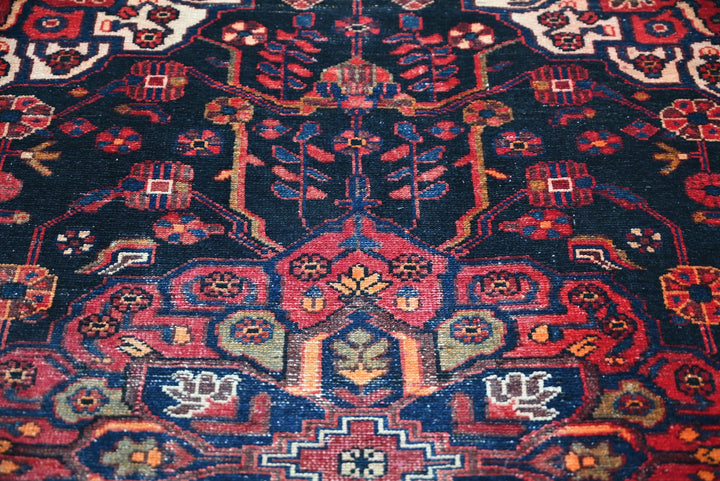 black Accent rug 3' 5" x 5' 7"