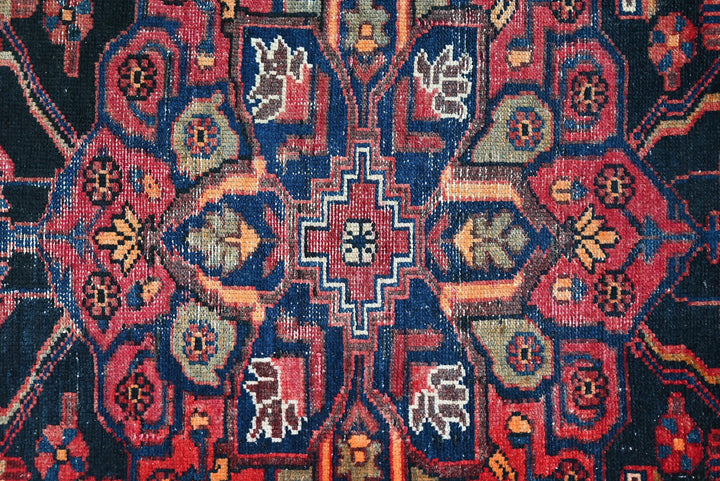 black Accent rug 3' 5" x 5' 7"