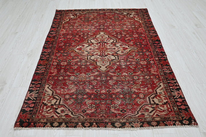red Accent rug 4' 0" x 6' 3"