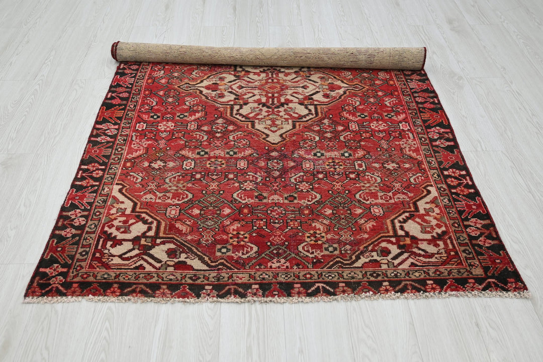 red Accent rug 4' 0" x 6' 3"